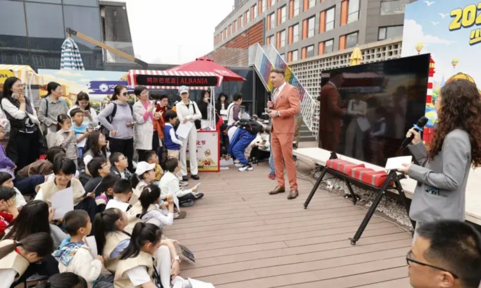 BiH osvojila publiku u Kini: Tradicija i turizam predstavljeni pred hiljadama mladih FOTO