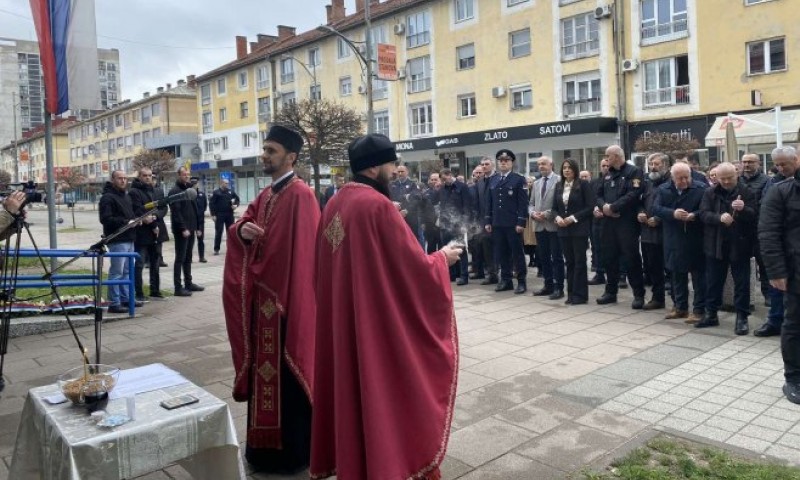 Parastos u Doboju: Odata počast za 127 poginulih policajaca