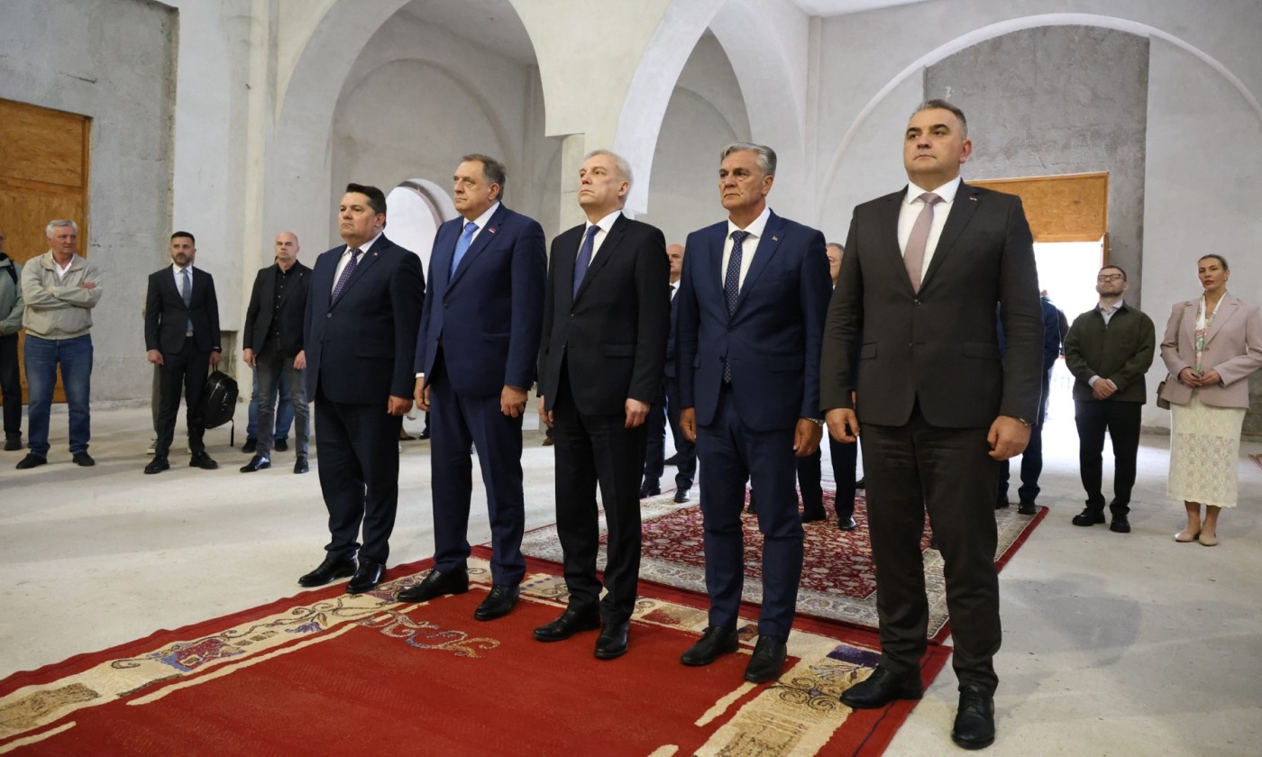 Vjera i politika na istom mjestu: Delegacije Srpske i Rusije u posjeti Srpsko-ruskom hramu