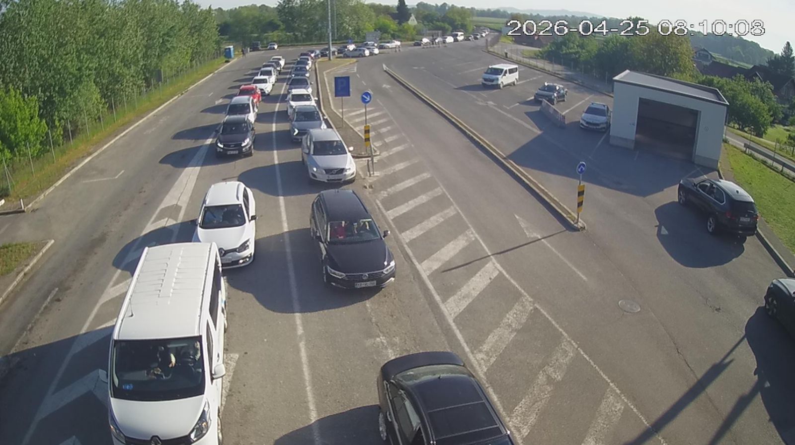 Gužva na graničnim prelazima Donja Gradina i Velika Kladuša