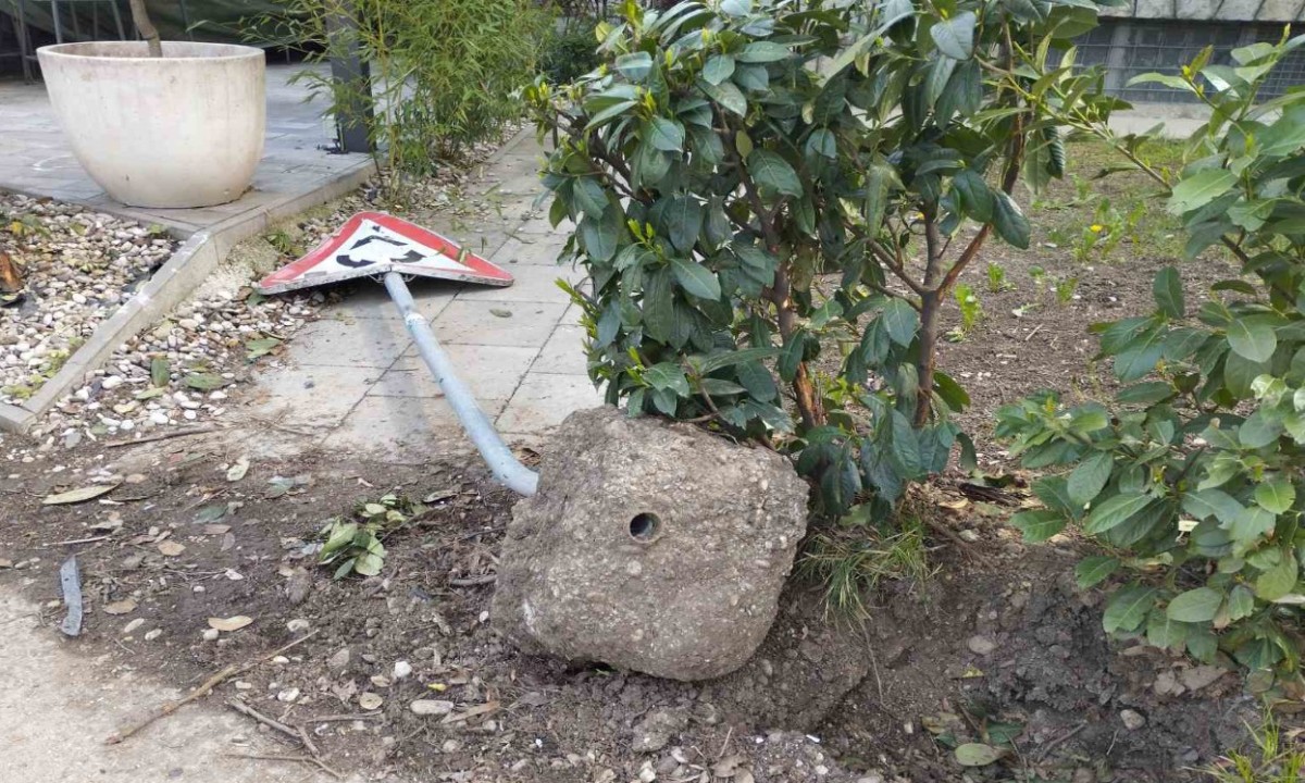 Preskočite znak i pazite na rupu! Usred centra Banjaluke kao na gradilištu FOTO