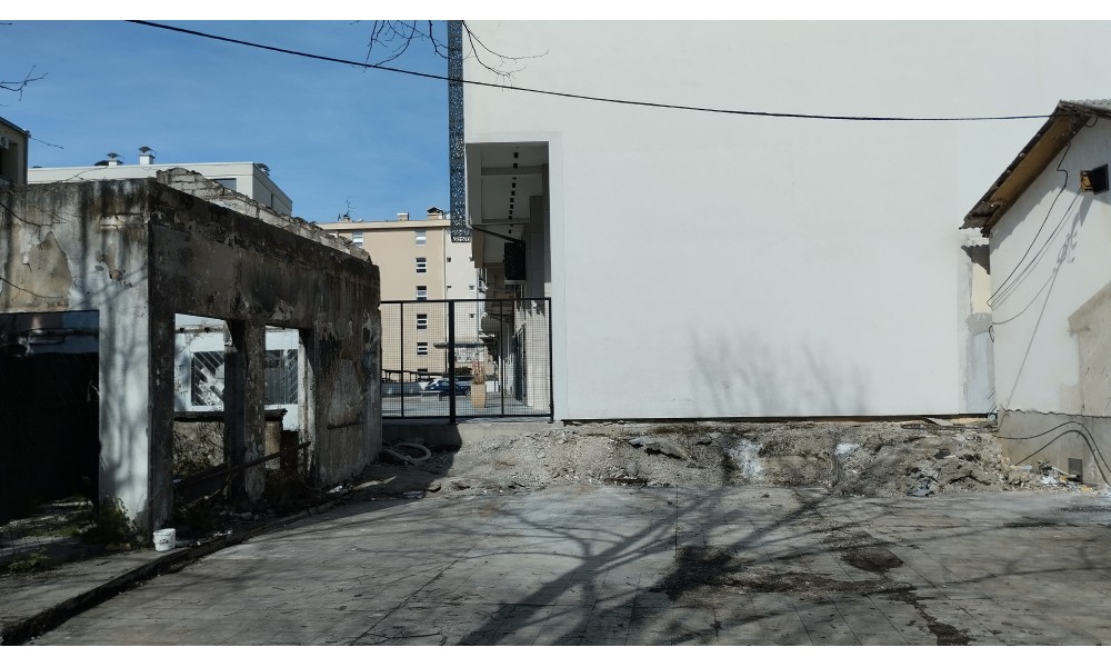 Srušen dio banjalučke ruine u centru: Evo kad će nići nova zgrada od pet spratova FOTO