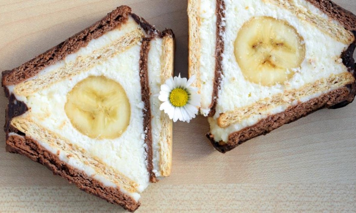 Slatko, može? Uživajte u Krov kolaču, sočni spoj banana i keksa uz puno čokolade