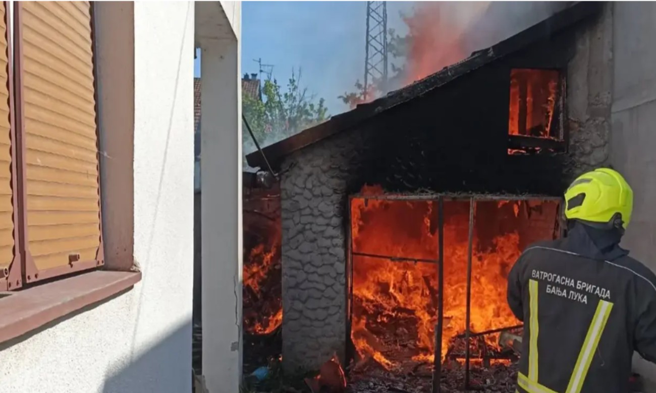 Požar u Banjaluci: Dio kuće potpuno izgorio FOTO