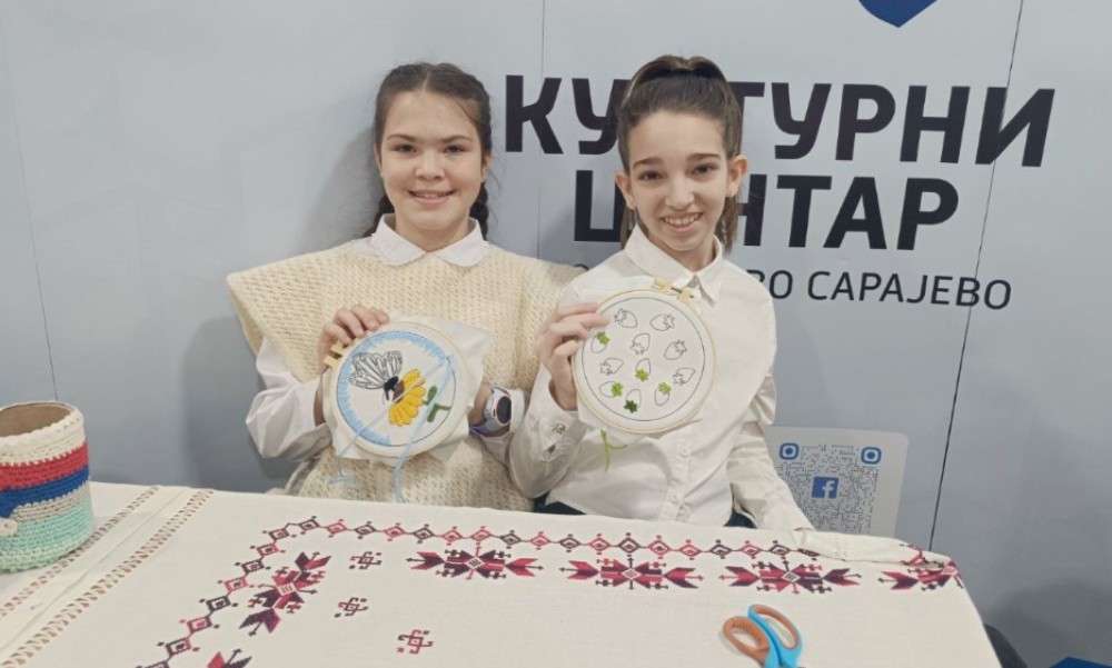 Mali umjetnici velikog talenta: Mia i Sofija iz Istočnog Sarajeva oživljavaju vez