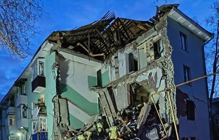 Ukrajinski napad: Dron razorio dio zgrade, ima povrijeđenih FOTO