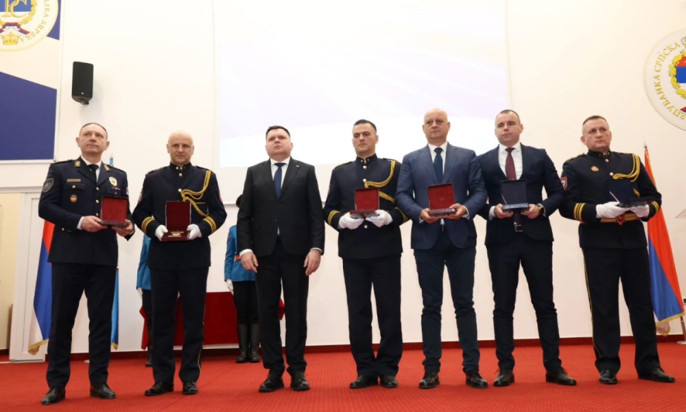 Priznanja koja se pamte: Budimir odlikovao najzaslužnije pripadnike MUP-a