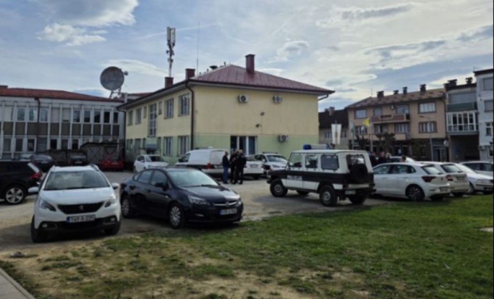 Stradala nerođena beba! Maloljetnik silovao trudnu sestru s poteškoćama u razvoju, majka je bacila s balkona