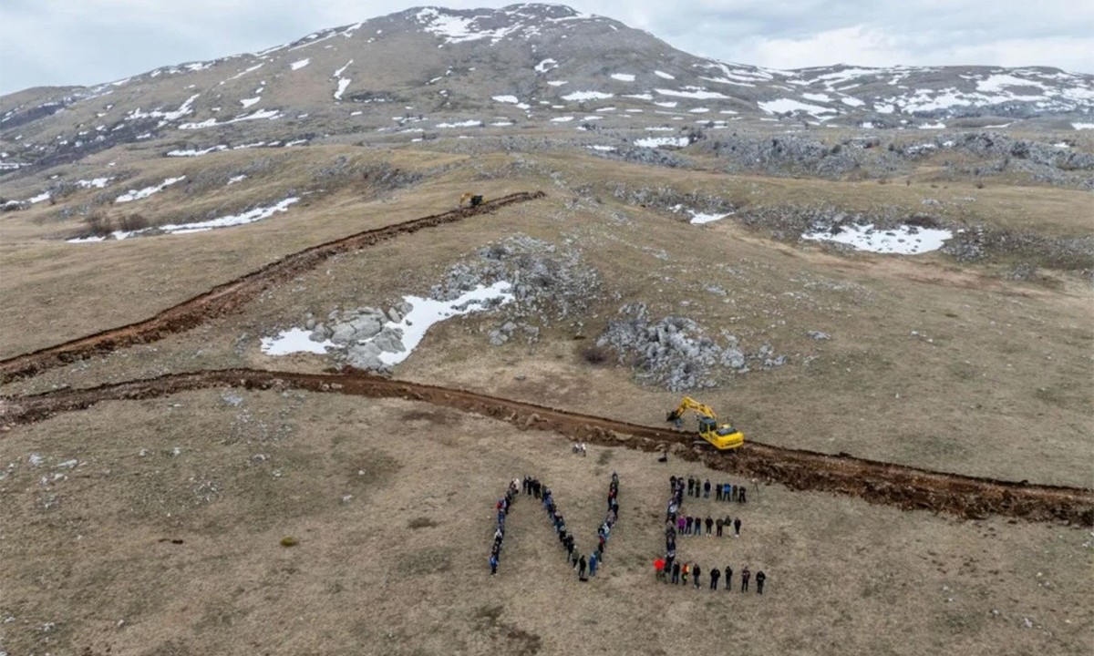 Mještani rekli NE: Održan miran protest protiv izgradnje vjetroelektrane Čadilj VIDEO