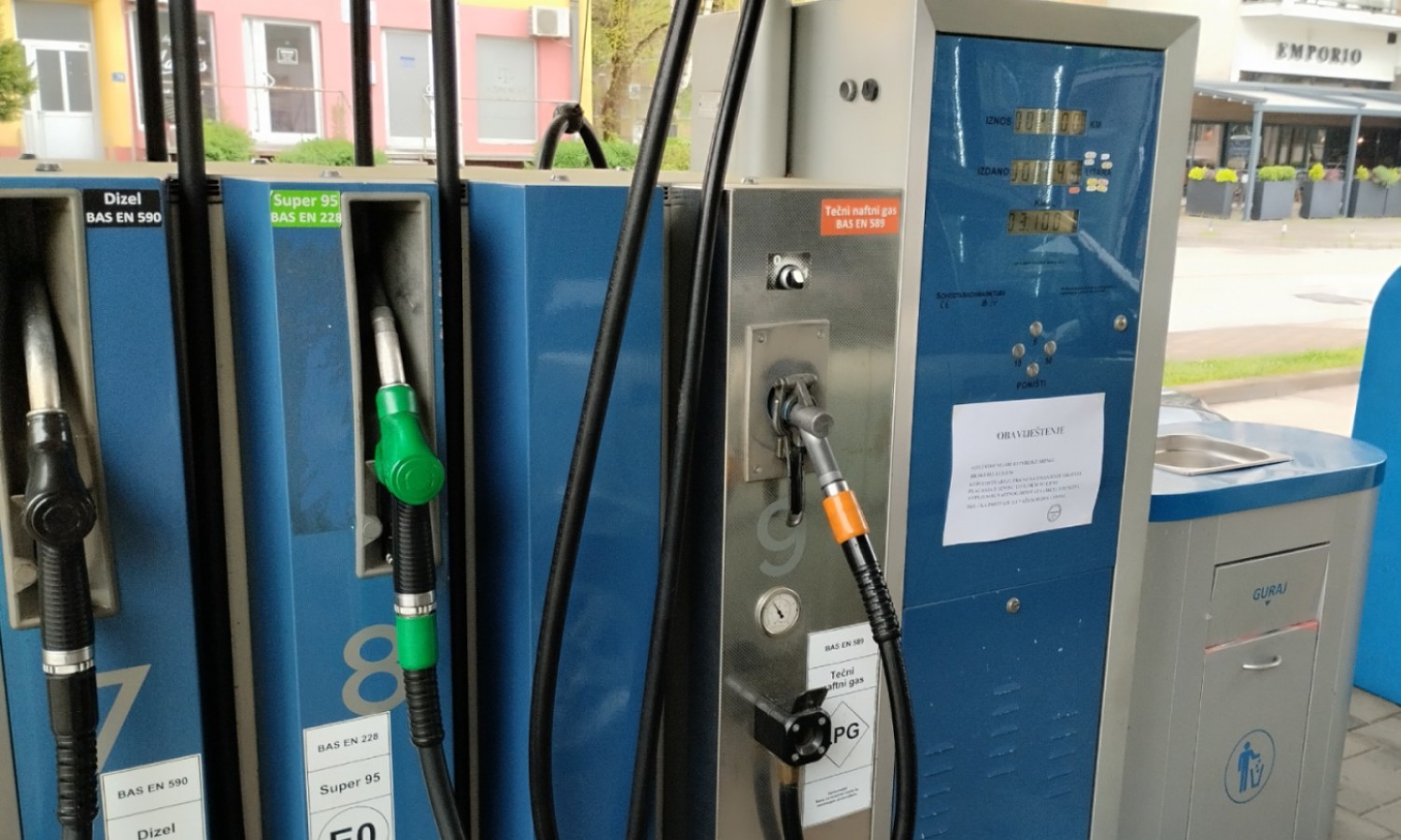 Nema para bez tehničke podrške! Na banjalučkim pumpama još ne vraćaju 10 feninga FOTO