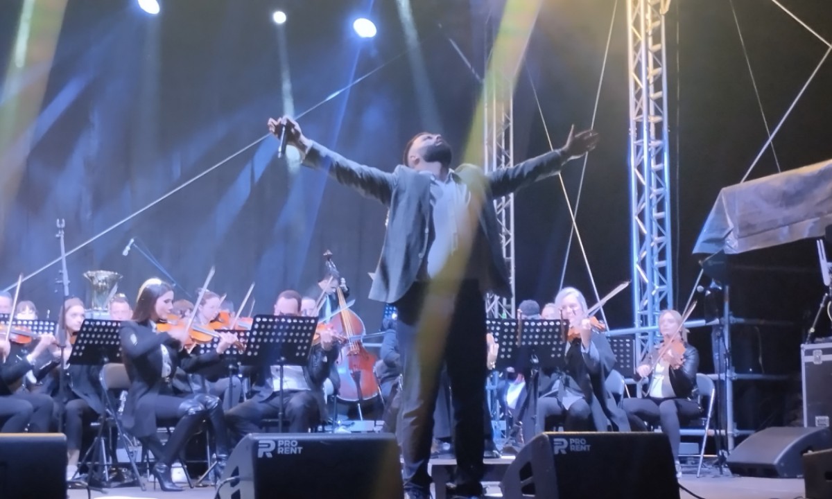 Publika pjevala i sa zidina Kastela: Rok simfonija oduševila Banjalučane FOTO/VIDEO