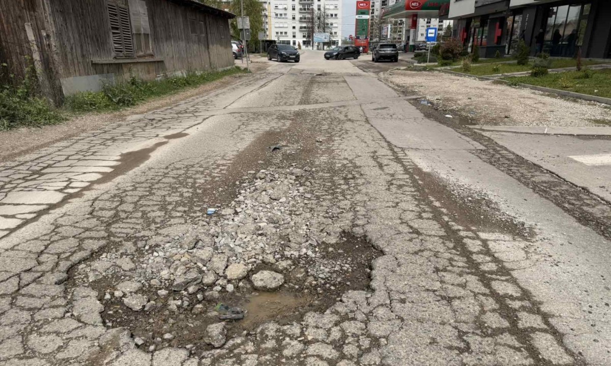 Rupe, blato i kolaps kod Incela: Život u najprometnijem dijelu Banjaluke postao noćna mora FOTO