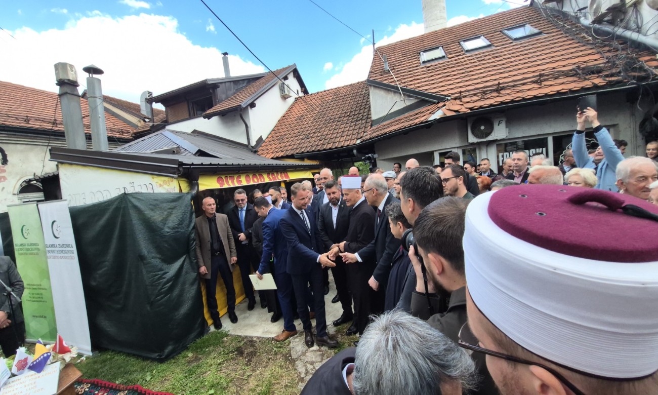 Niče na mjestu na kojem je i bila: Položen kamen temeljac za banjalučku sahat-kulu FOTO