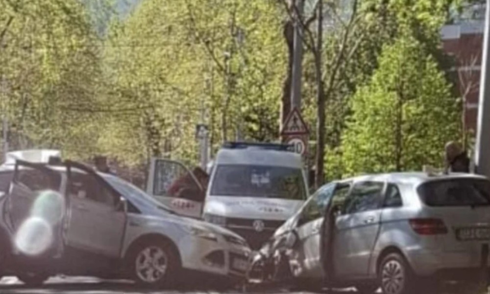 Saobraćajna nesreća u Sarajevu: Dvije osobe povrijeđene