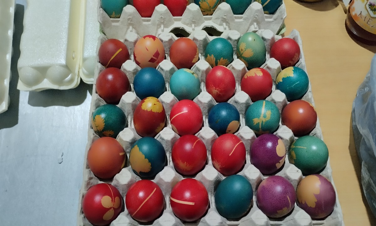 Stigla i šarena jaja: Na Tržnici tačno znaju ko će ih kupiti FOTO