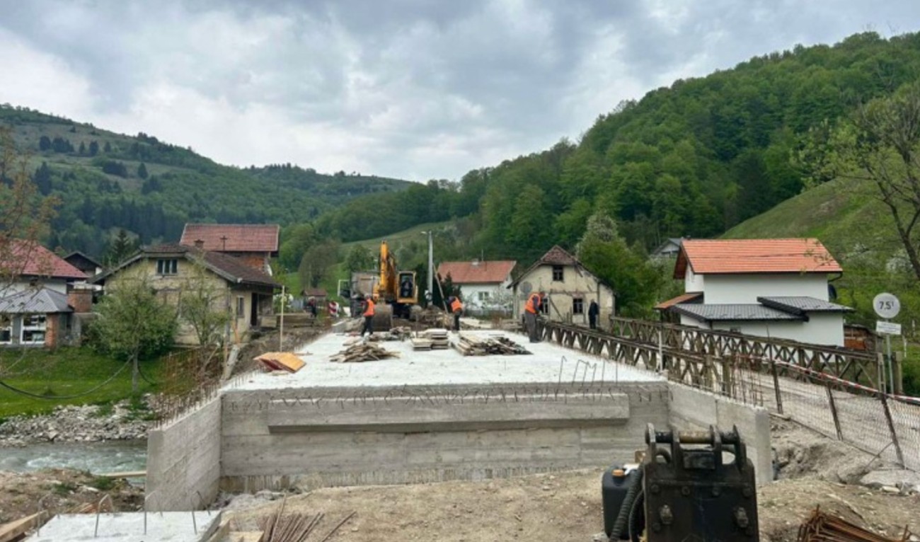Kraj dugog čekanja: Počelo betoniranje nosača i ploče na mostu u Šipragama