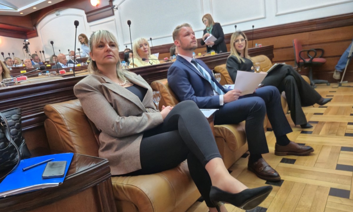 Okončana sjednica banjalučke skupštine: Sve može, kredit za park ne može