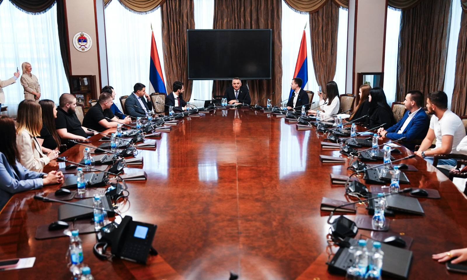 Minić sa studentima: Vrata institucija uvijek će biti otvorena za mlade koji žele da uče