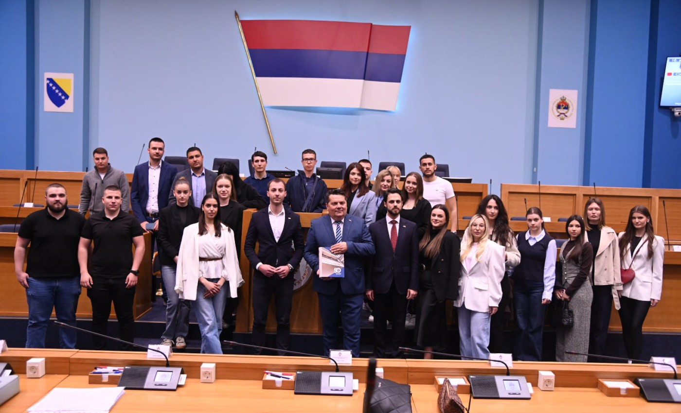 Stevandić otvorio vrata Skupštine studentima: Važno je da mladi razumiju rad institucija