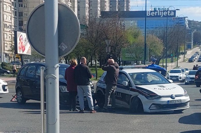 Sudar sa policijskim vozilom: Saobraćajni kolaps u Sarajevu