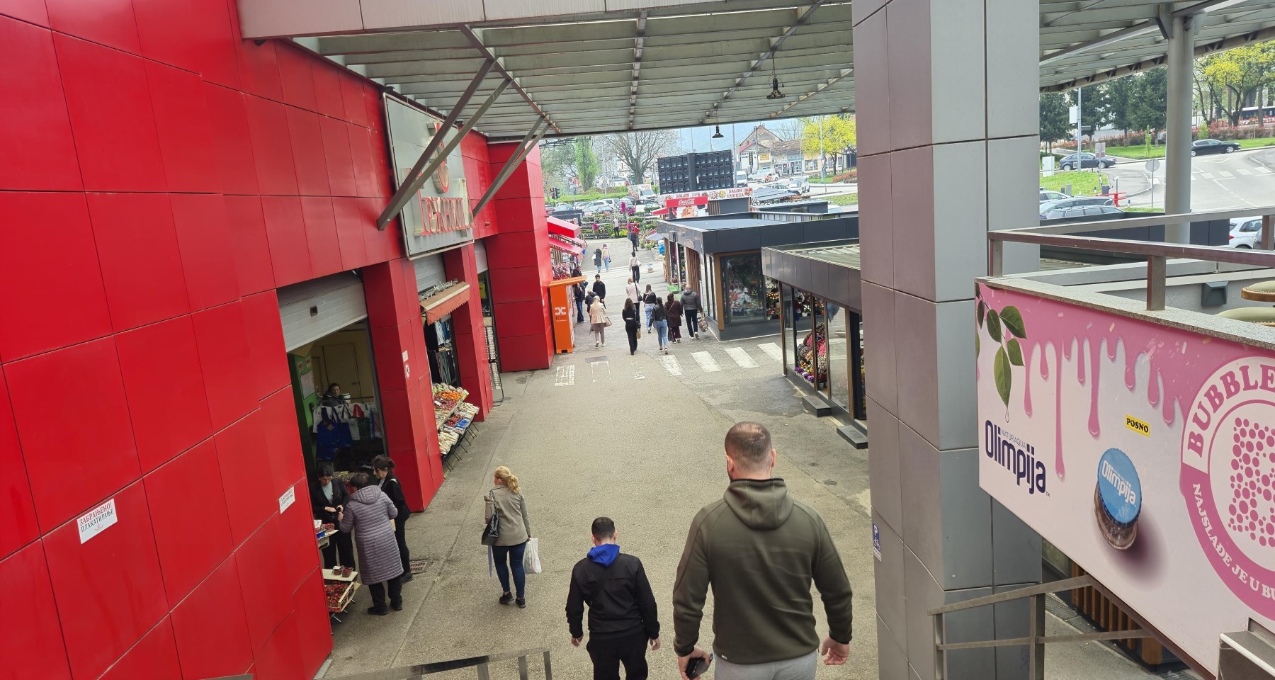 Pazar mali, provod do daske! Super veselo na banjalučkoj Tržnici FOTO/VIDEO