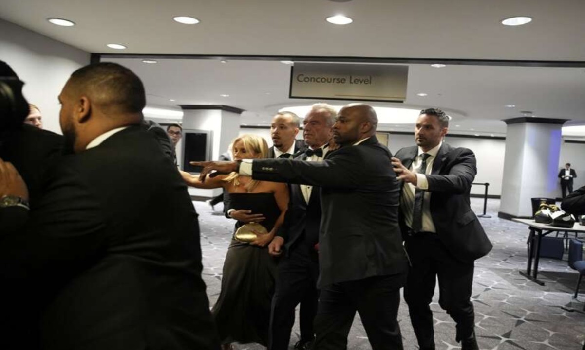 Dok su svi bježali, on mirno večerao: Snimak iz Vašingtona hit na mrežama VIDEO