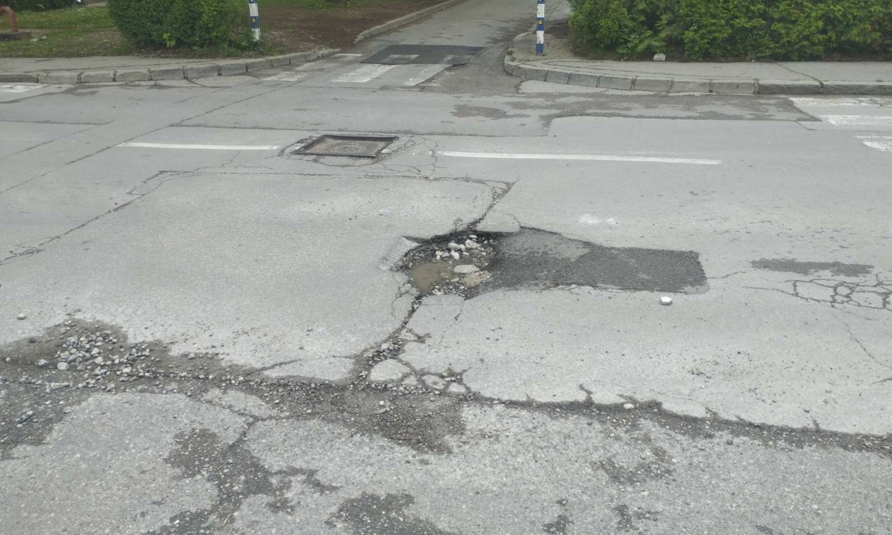 U nekad elitnom naselju zreli za rekonstrukciju: Banjalučanima dosta akrobacija po ulici FOTO