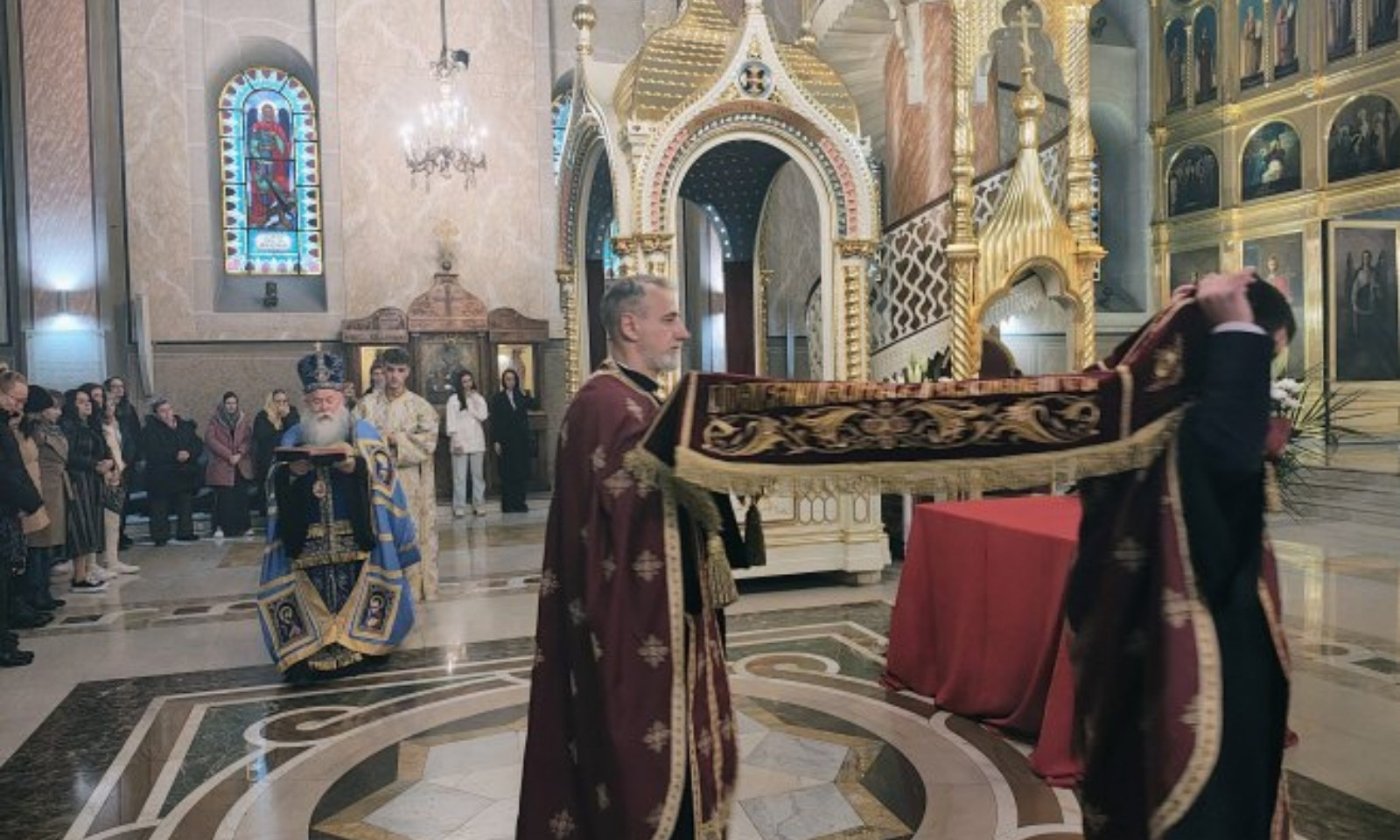 Mitropolit Hrizostom služio u Sarajevu: Iznesena plaštanica na Veliki petak