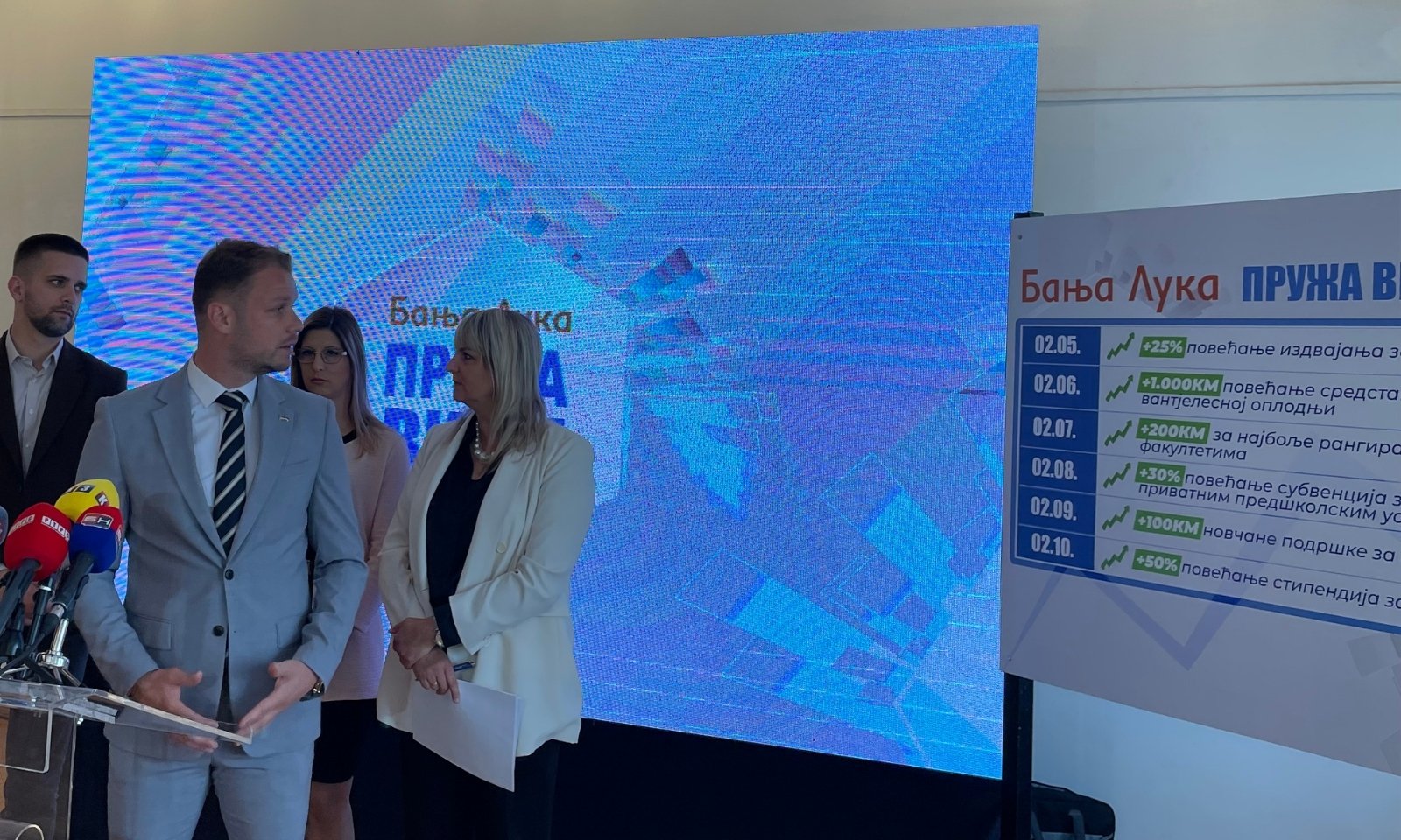 Veće stipendije i pomoć roditeljima: Gradonačelnik najavio povećanje izdvajanja do 50 odsto FOTO