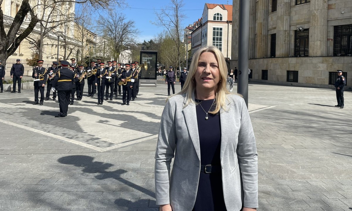 Cvijanovićeva na muzičkom defileu: Treba da vidimo i ovo lice policije FOTO/VIDEO