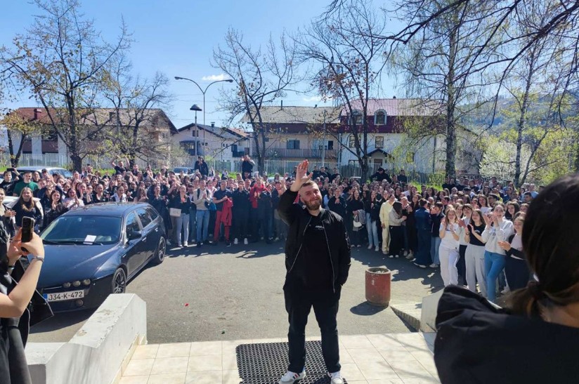 Ispraćaj o kojem priča Banjaluka: Profesor Anel Hajirić o gestu svojih učenika