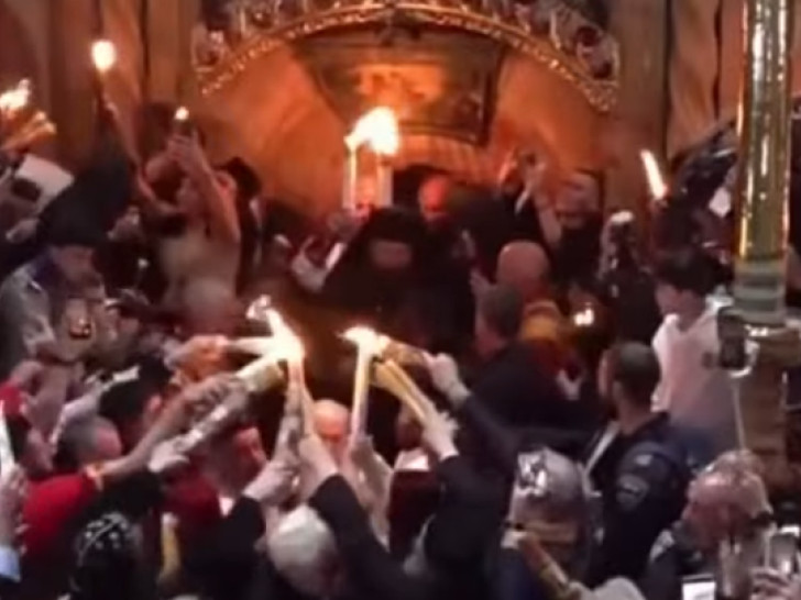 U hramu Groba Gospodnjeg u Јerusalimu: Pravoslavno sveštenstvo prizvalo Blagodatni oganj VIDEO