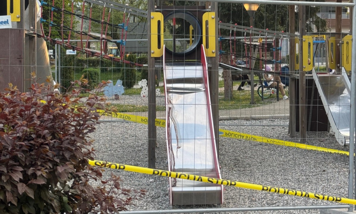 Užas u BiH: Osmogodišnjak teško povrijeđen na neispravnom igralištu