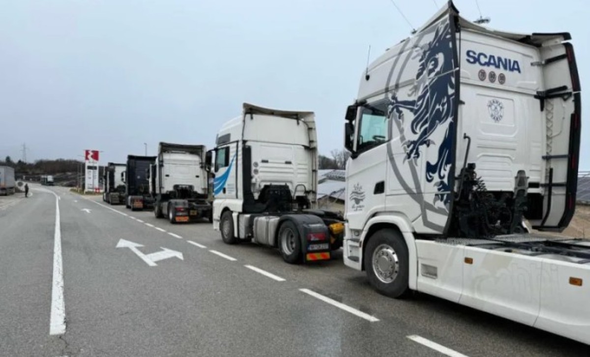 Blokiran saobraćaj na graničnim prelazima u Crnoj Gori: Prevoznike čeka dva dana borbe