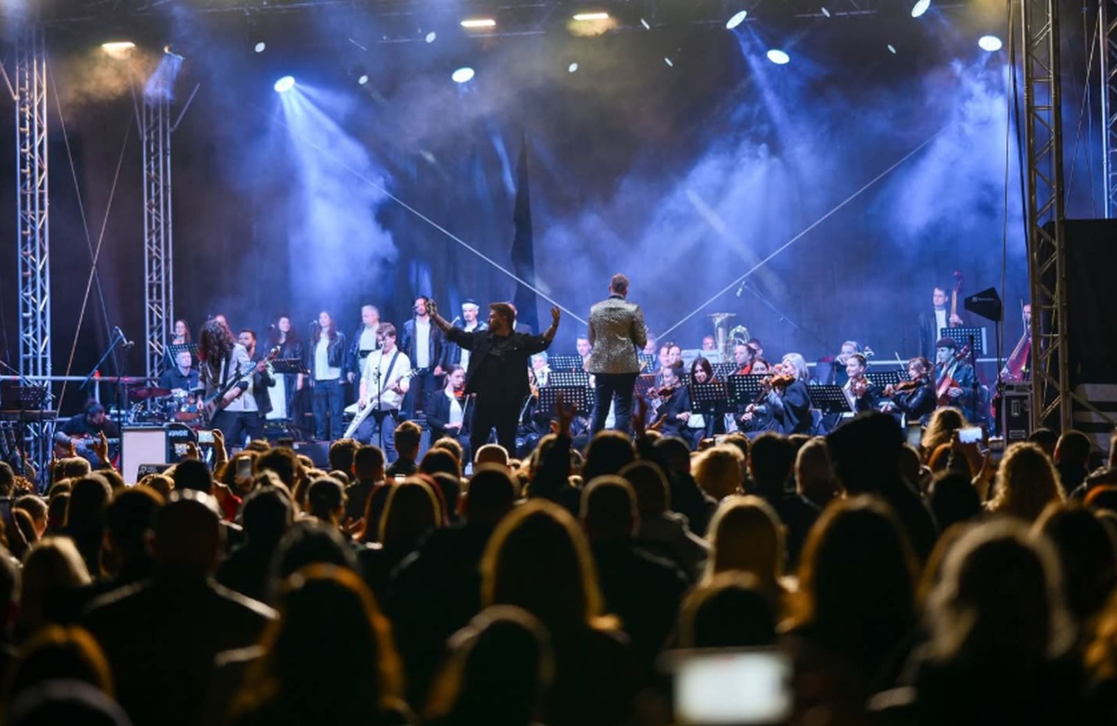 „Grad velikog srca“: Banjaluka proslavila svoj dan uz muziku, tortu i lebdeće srce FOTO