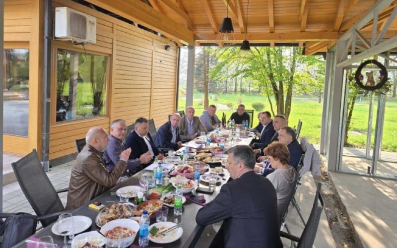 Dodik sa privrednicima: Načelno dogovoreno uvođenje 13. neoporezive plate FOTO