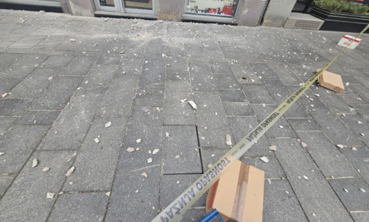 Pukom srećom izbjegnuta tragedija: Ponovo se obrušila fasada na šetalištu u BiH