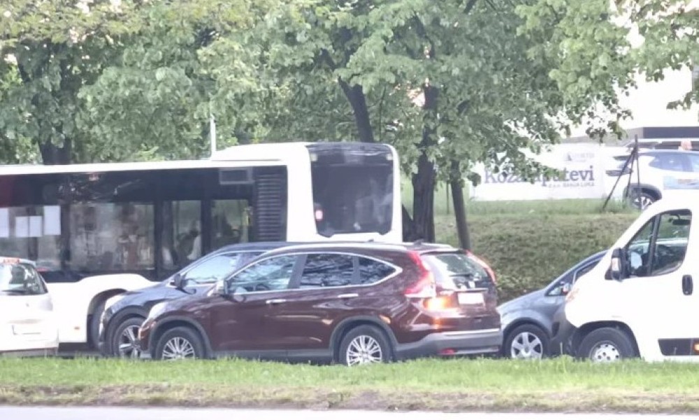 Potpuni kolaps sa svih strana! Gužve paralisale Banjaluku, građani ogorčeni FOTO/VIDEO