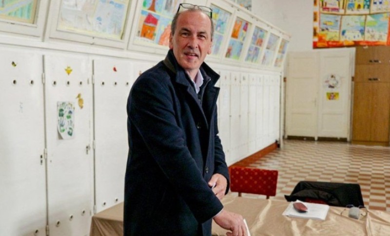 Kakvi pokreti… Političar zaplesao na bini, snimak zapalio društvene mreže VIDEO