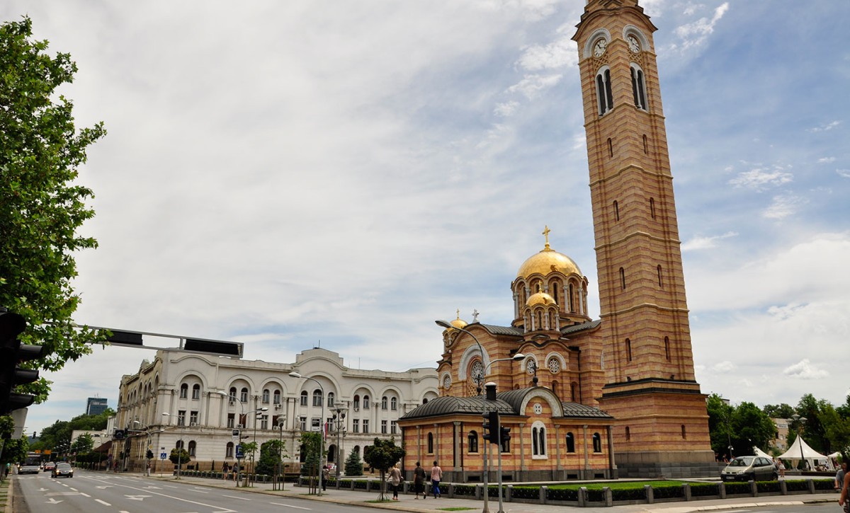 Pojedincima ništa nije sveto: Oštećena vaskršnja dekoracija u porti banjalučkog hrama FOTO
