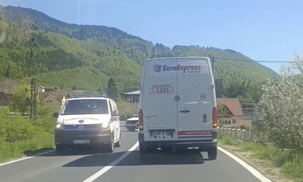 Stravična saobraćajka u BiH: Žena poginula, muškarac prevezen u bolnicu