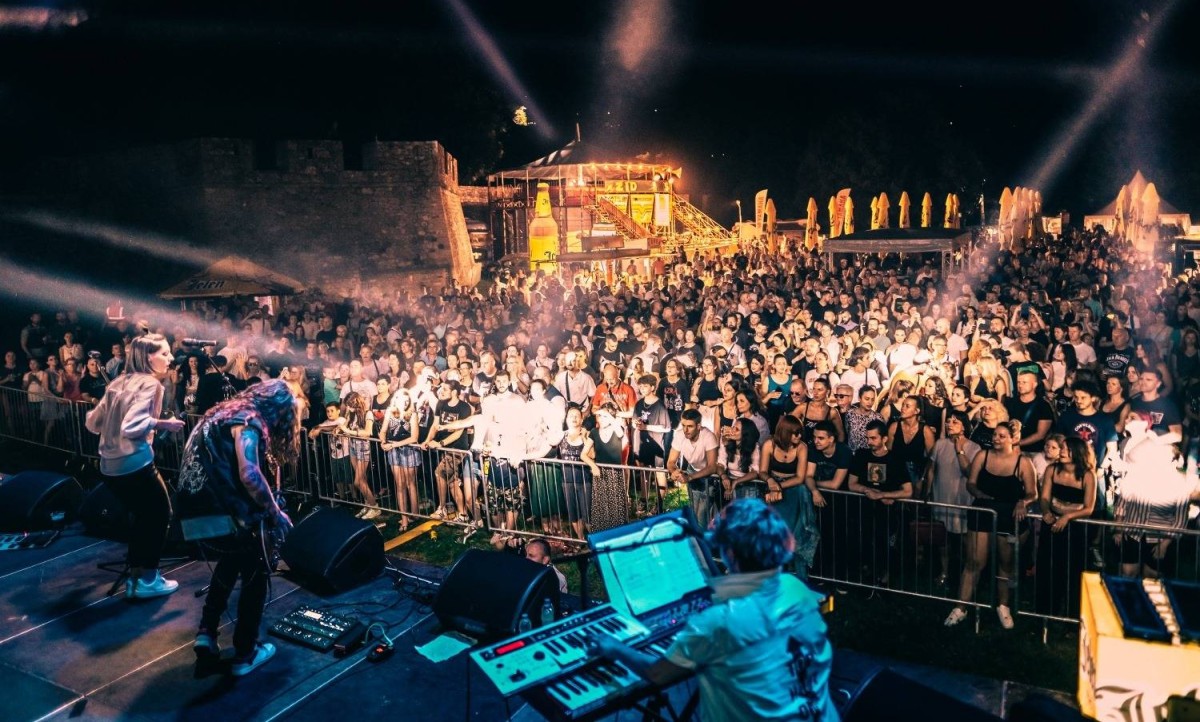 Loše vrijeme stalo na put slavlju: Odgođeni sadržaji planirani za večeras i sutra na Kastelu