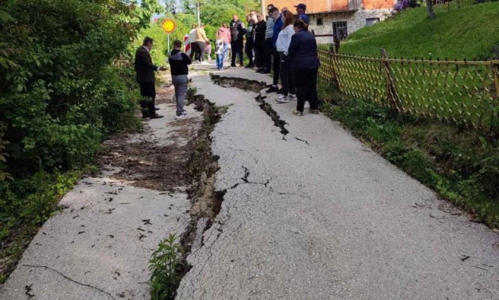 Klizište u banjalučkom naselju Lauš: Gradska uprava 14 mjeseci ne rješava problem FOTO