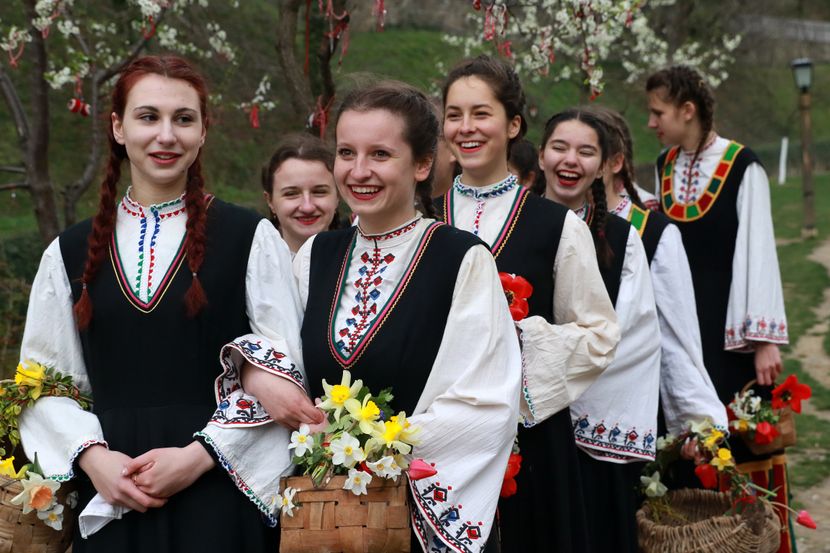 Ovo su svi običaji koje sutra na Vrbicu treba da ispoštujete: Djevojke i momci imaju glavni zadatak