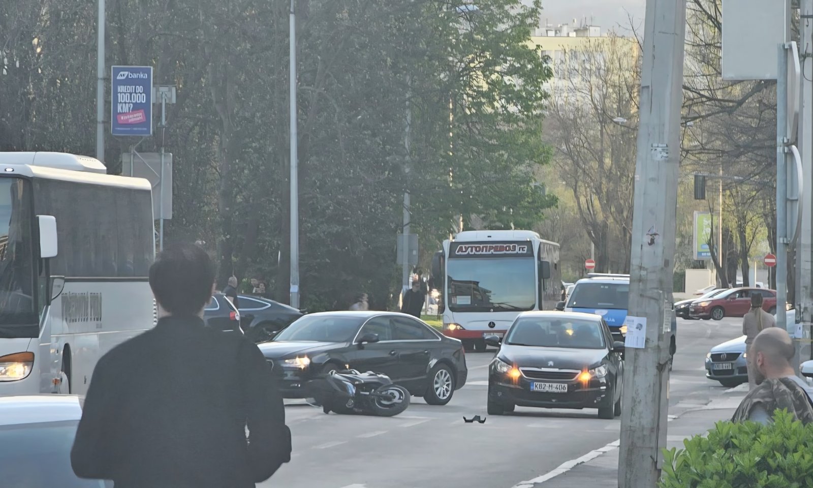 Udes u centru Banjaluke: Sudar auta i motocikla kod poznatog hotela FOTO