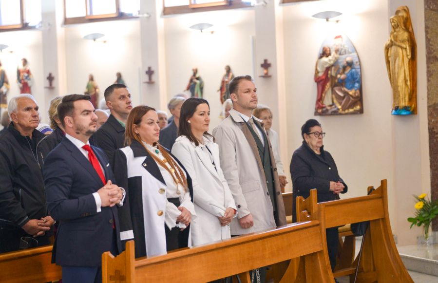 Stanivuković na uskršnjoj misi: Za nas suživot nema alternativu FOTO/VIDEO