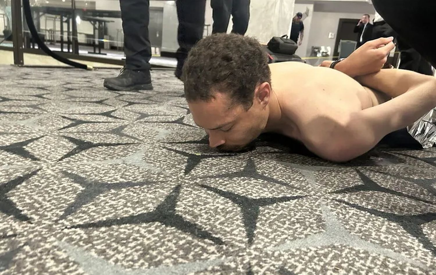 Ovo je momenat hapšenja Trampovog napadača! Skinuli ga do gole kože VIDEO