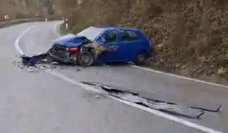 Apel vozačima za oprez i strpljenje: Težak udes u BiH, automobil potpuno uništen