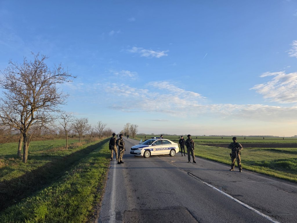 Poznat razlog opsadnog stanja u Kanjiži: Vojska i policija na terenu, helikopteri nadlijeću područje FOTO