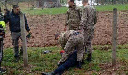 Spasen jedan život! Pripadnici OS BiH izvukli muškarca iz smrskanog automobila